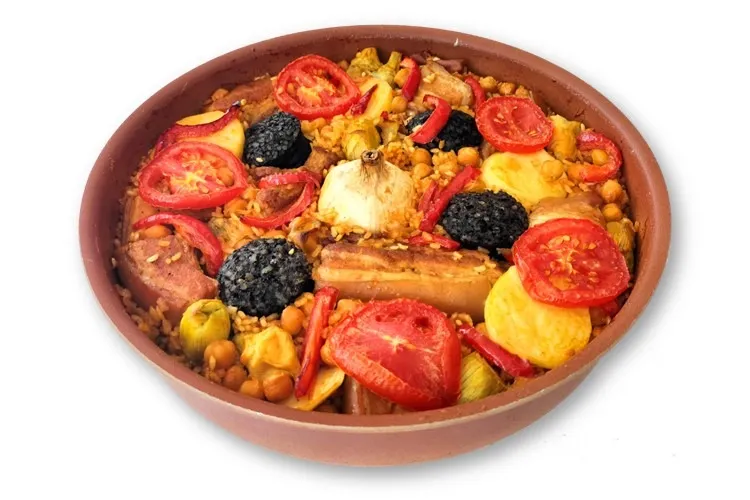 Cazuela de arroz al horno con garbanzos, morcilla, cerdo…