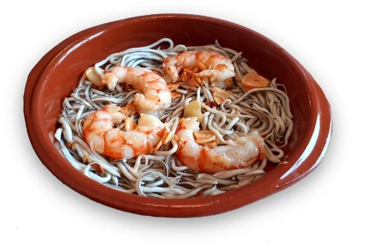 Gulas al ajillo con langostinos y ají picante