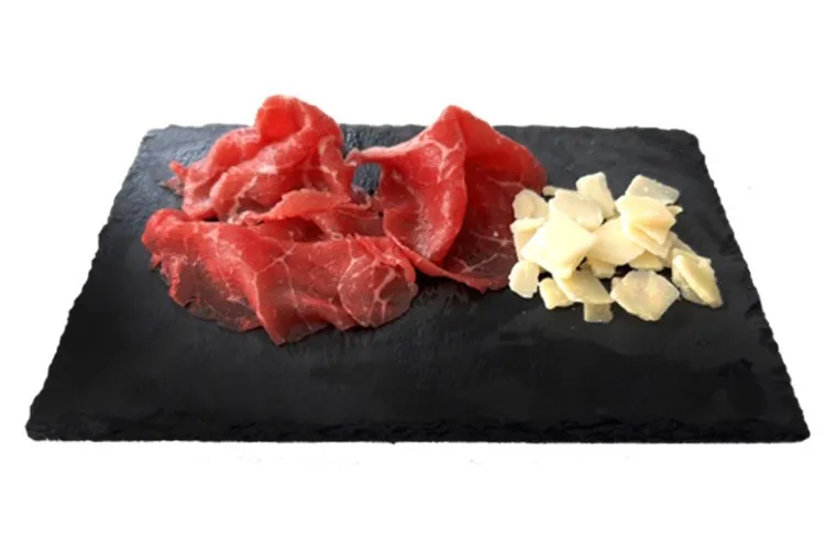 Carpaccio de vacuno con mozzarella